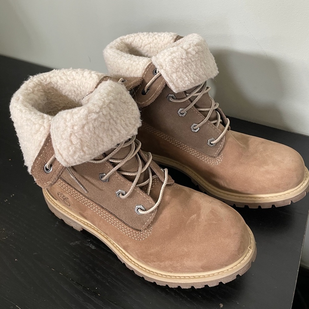 Timberland fleece lined women’s boots size 7.5